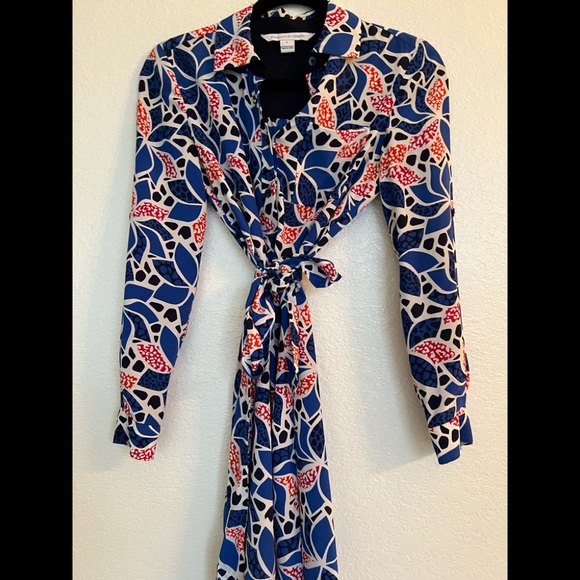 Diane Von Furstenberg Dresses & Skirts - DVF dress , new condition , with belt